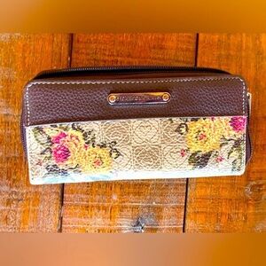 Stone Mountain Leather Hearts Desire Taupe/Brown Leather Floral Wristlet 7x4x1